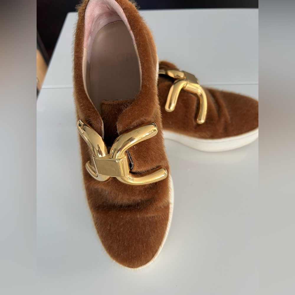 An Hour and A Shower Knot Suede Sneakers